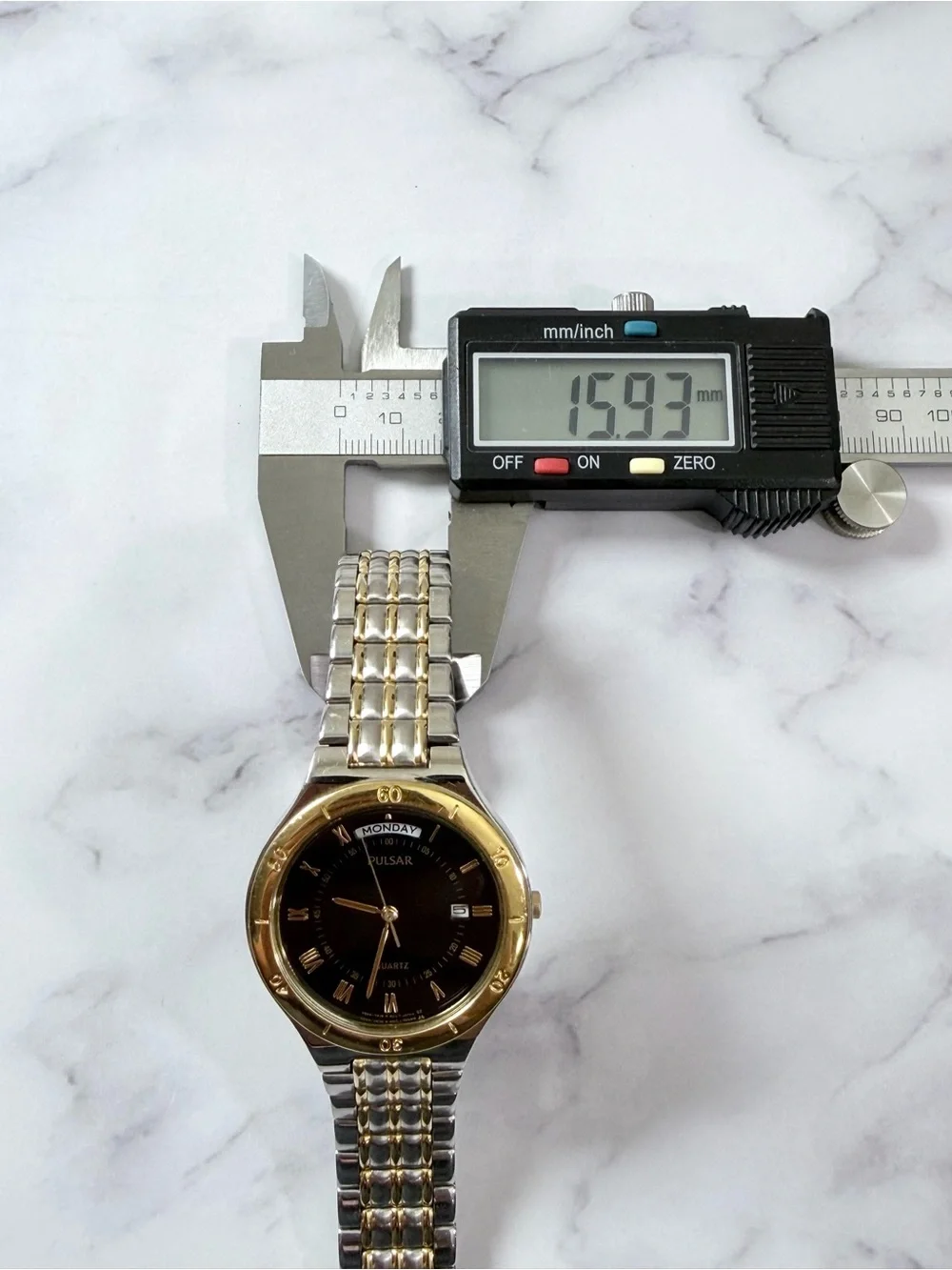 Vintage 1990s Pulsar 36mm Quartz Watch Day Date Two Tone Black Dial Wrist Watch